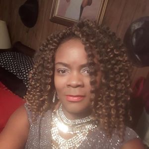 Meet your Posher, Elizabeth